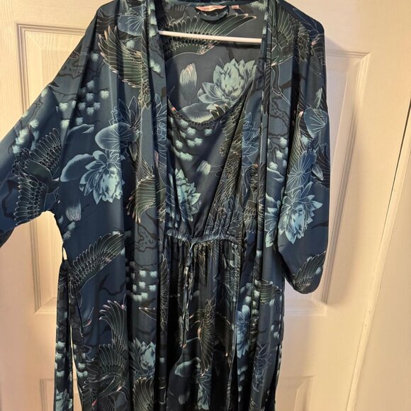 Satin Printed Jumpsuits and Kimono - Picture 2 of 6